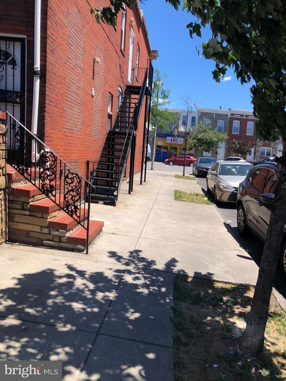 property at 8 S Highland Ave