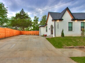 1209 N Indiana Ave in Oklahoma City, OK - Foto de edificio - Building Photo