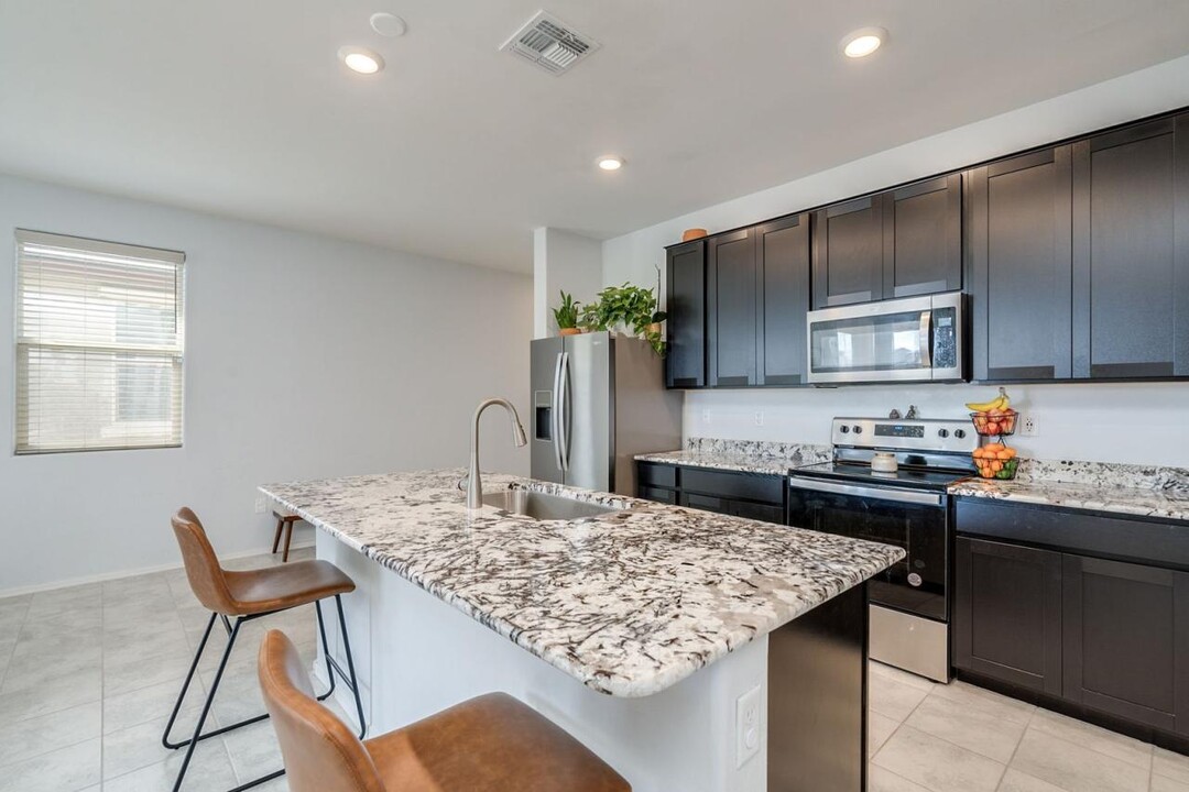 8019 S Golden Bell Dr in Tucson, AZ - Building Photo