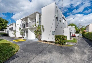 455 SW 27th Ave in Miami, FL - Building Photo - Building Photo