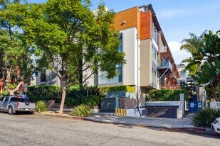 1250 N Harper Ave, Unit 404 in West Hollywood, CA - Building Photo