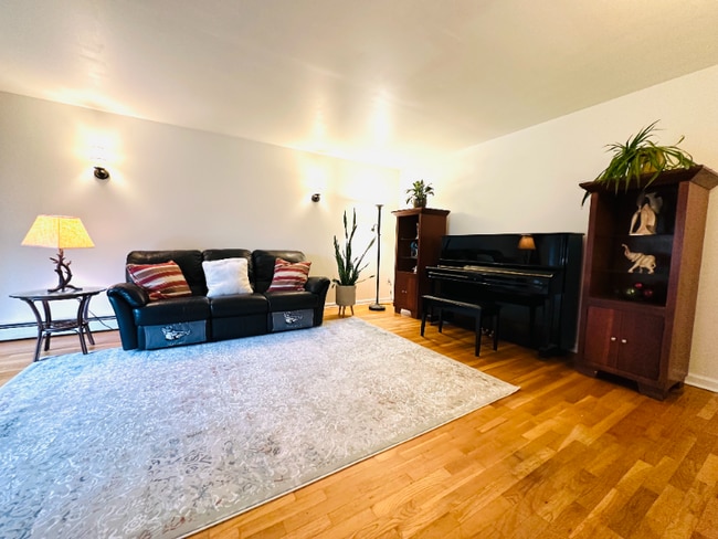 43 Benford Dr in West Windsor Township, NJ - Building Photo - Building Photo