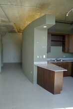 41 Burroughs St, Unit 205 in Detroit, MI - Building Photo - Building Photo