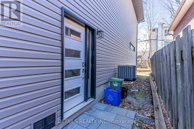 828 Maplewood Ave in Ottawa, ON - Building Photo - Building Photo
