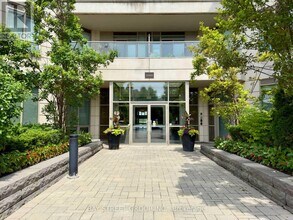 2480 Prince Michael Drive in Oakville, ON - Building Photo - Building Photo