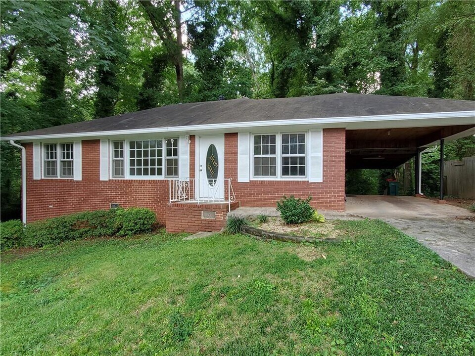 939 Turner Dr SE in Smyrna, GA - Building Photo