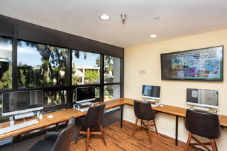 Strathmore Regency Apartments in Los Angeles, CA - Building Photo - Interior Photo