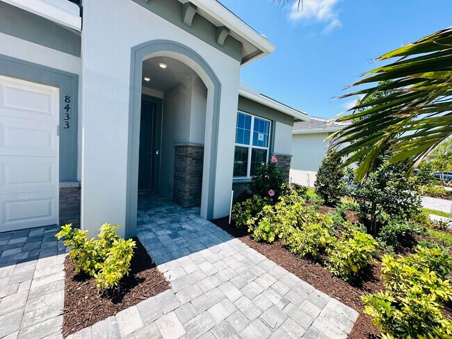 8433 Beagle Ter in Wabasso, FL - Building Photo - Building Photo