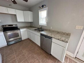 4511 Avenue R 1/2 Rear in Galveston, TX - Foto de edificio - Building Photo