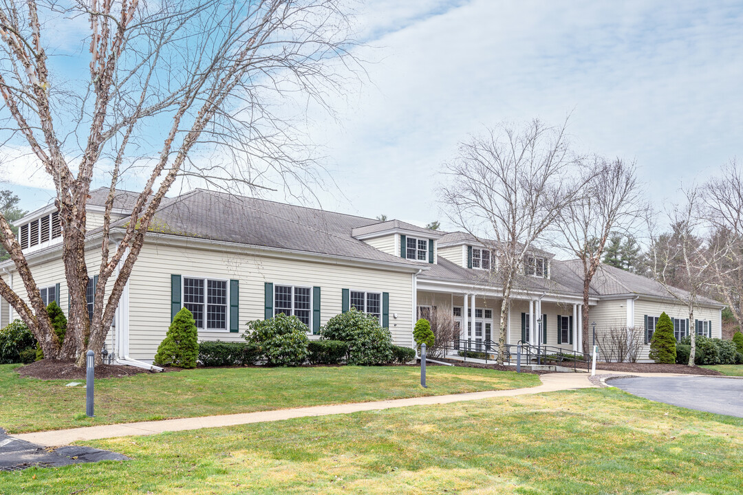 Oak Point in Middleboro, MA - Foto de edificio