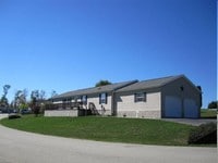 Building Photo - Sunny Acres Apartments in Somerset, Pennsylvania