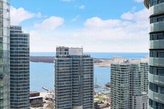 807 York St in Toronto, ON - Building Photo - Building Photo