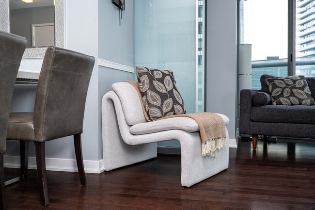 807 York St in Toronto, ON - Building Photo - Building Photo