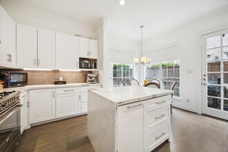 2842 Briarhurst Park in Houston, TX - Building Photo - Building Photo