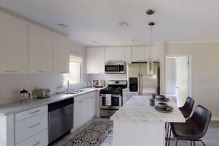 The Biarritz Apartments in Santa Monica, CA - Building Photo