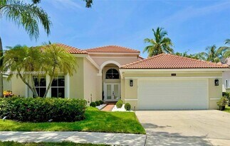388 Carrington Dr in Weston, FL - Building Photo