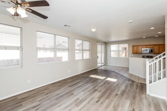 6627 Brick House Ave in Las Vegas, NV - Foto de edificio - Building Photo