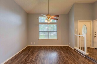 8039 Sunshine Trail Dr in San Antonio, TX - Building Photo - Building Photo