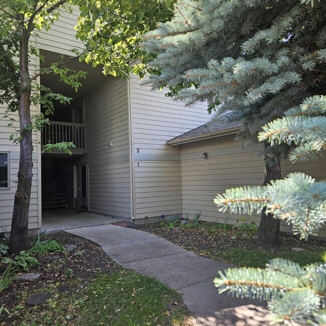 10 S Yellowstone Ave in Bozeman, MT - Building Photo - Building Photo