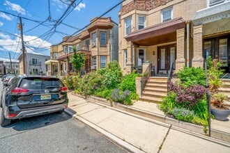 4 Lincoln Pl in Weehawken, NJ - Building Photo - Building Photo