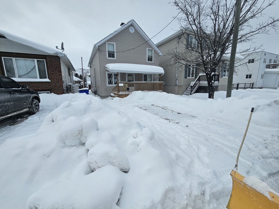 395 Tamarack St in Timmins, ON - Building Photo