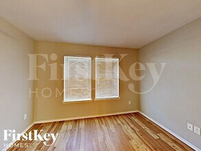 809 Tuskegee St in Grand Prairie, TX - Building Photo - Building Photo