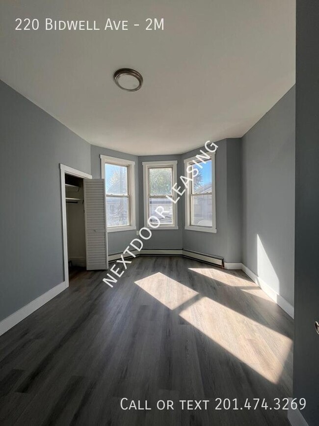 220 Bidwell Ave in Jersey City, NJ - Building Photo - Building Photo