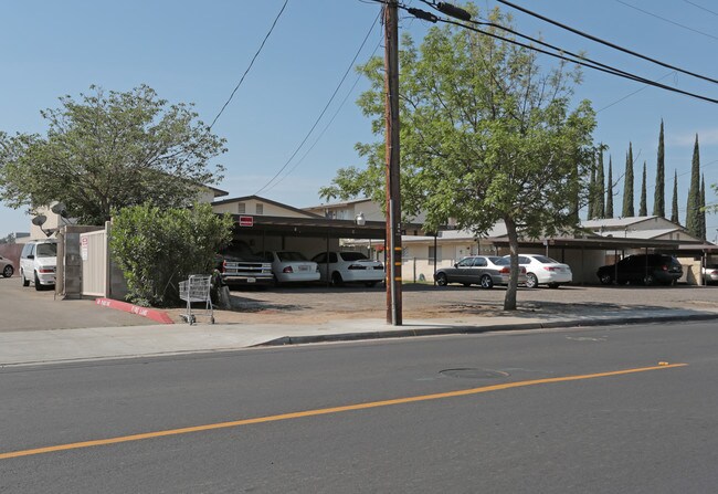 1112-1130 Jefferson Ave in Clovis, CA - Foto de edificio - Building Photo
