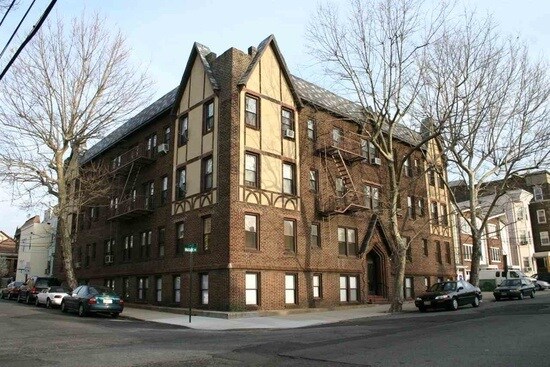 301 Palisade Ave in Union City, NJ - Building Photo
