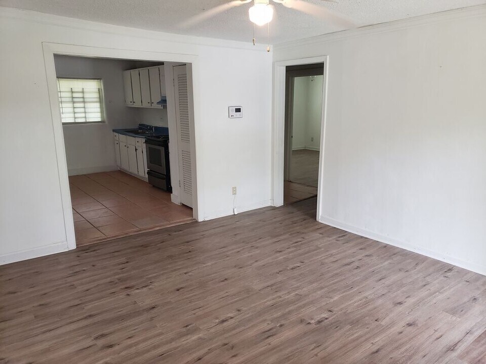 1070 Ollie Cir NW in Atlanta, GA - Building Photo
