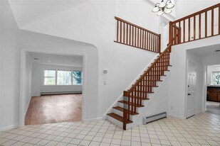11 Overlook Way in East Setauket, NY - Building Photo