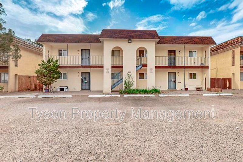 1825 Mary Ellen St NE in Albuquerque, NM - Foto de edificio