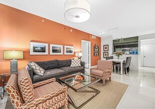 550 Okeechobee Blvd, Unit 306 in West Palm Beach, FL - Building Photo - Building Photo