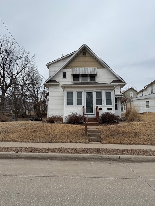 1037 Rush St, Unit #2 Upstairs 1037 1-2 in Dubuque, IA - Building Photo