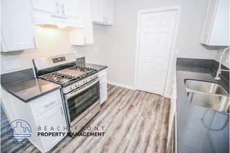 7892 Holt Ave. in Huntington Beach, CA - Foto de edificio - Building Photo