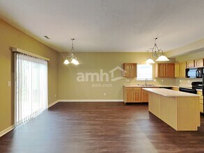 657 Blue Meadow Dr in Greenwood, IN - Building Photo - Building Photo