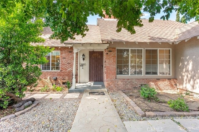 5825 Fulton Ave in Los Angeles, CA - Building Photo - Building Photo