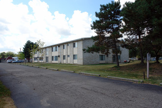 Park East Apartments in Warren, MI - Building Photo - Building Photo