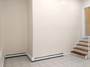 83 Yorktown St, Unit 1 in Somerville, MA - Building Photo - Building Photo