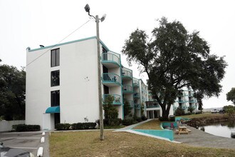 Martinique Condominiums in Pensacola, FL - Building Photo - Building Photo