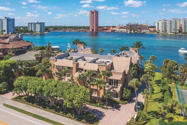 555 S Ocean Blvd in Boca Raton, FL - Building Photo - Building Photo