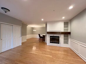 305 Dresher Woods Dr in Dresher, PA - Building Photo - Building Photo