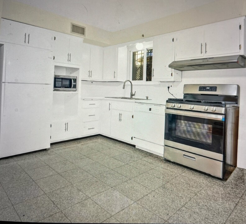 17532 Devonshire Rd in Jamaica, NY - Building Photo