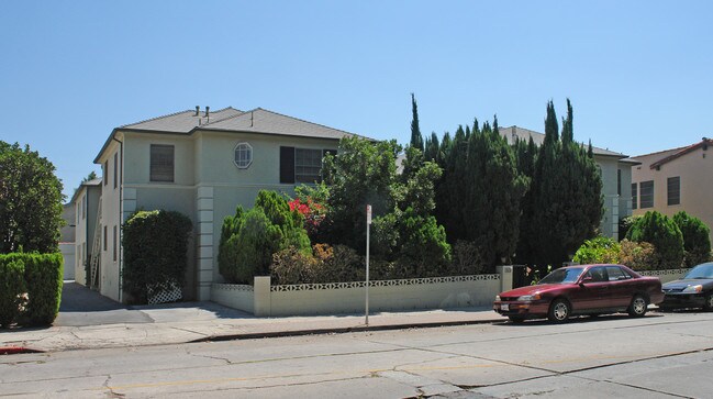 742-748 N Sweetzer Ave in West Hollywood, CA - Building Photo - Building Photo