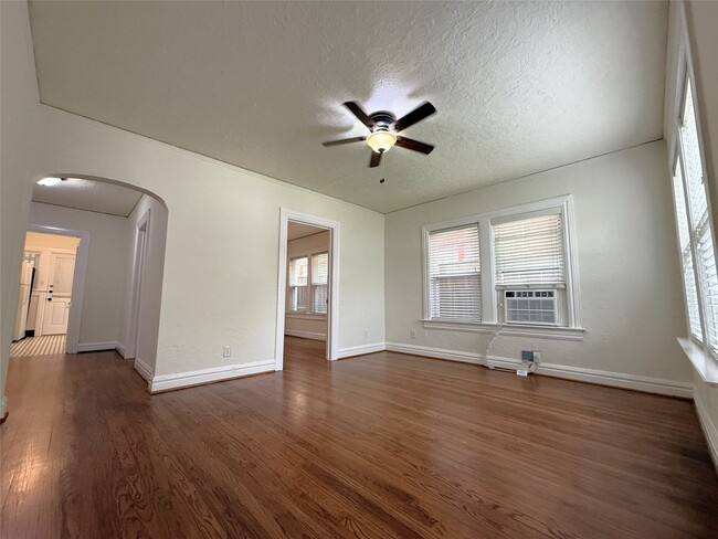 513 W Main St in Houston, TX - Building Photo - Building Photo