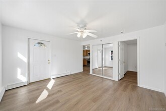 81 Atlantic Ave in West Sayville, NY - Building Photo - Building Photo