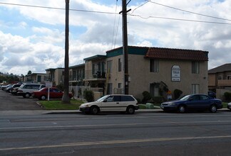 Valle at 9061 Kenwood in Spring Valley, CA - Building Photo - Building Photo