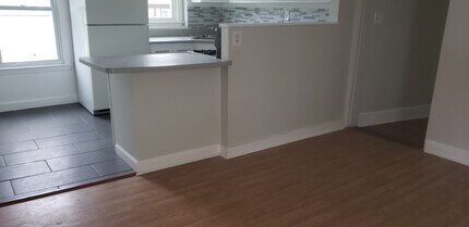 25 S End Rd, Unit 2nd in East Haven, CT - Building Photo - Building Photo