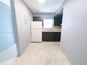 2000 NW 29th St in Miami, FL - Building Photo - Building Photo