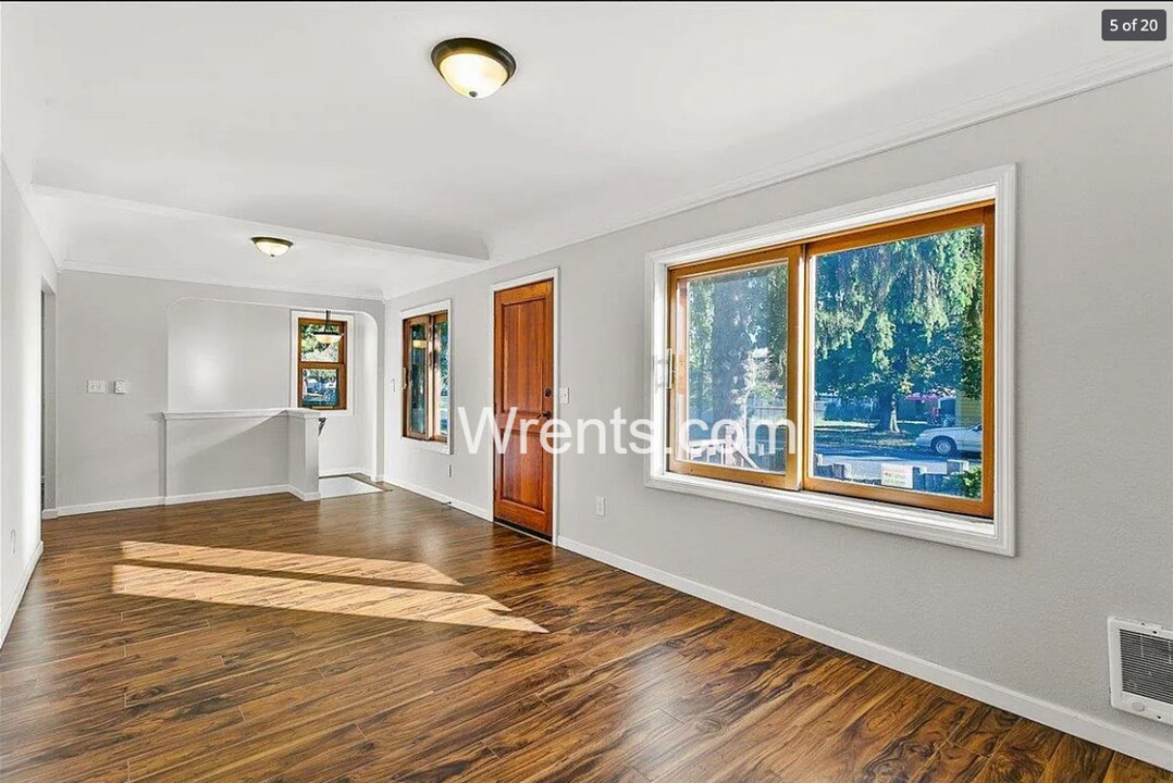 329 E Princeton Ave in Spokane, WA - Building Photo